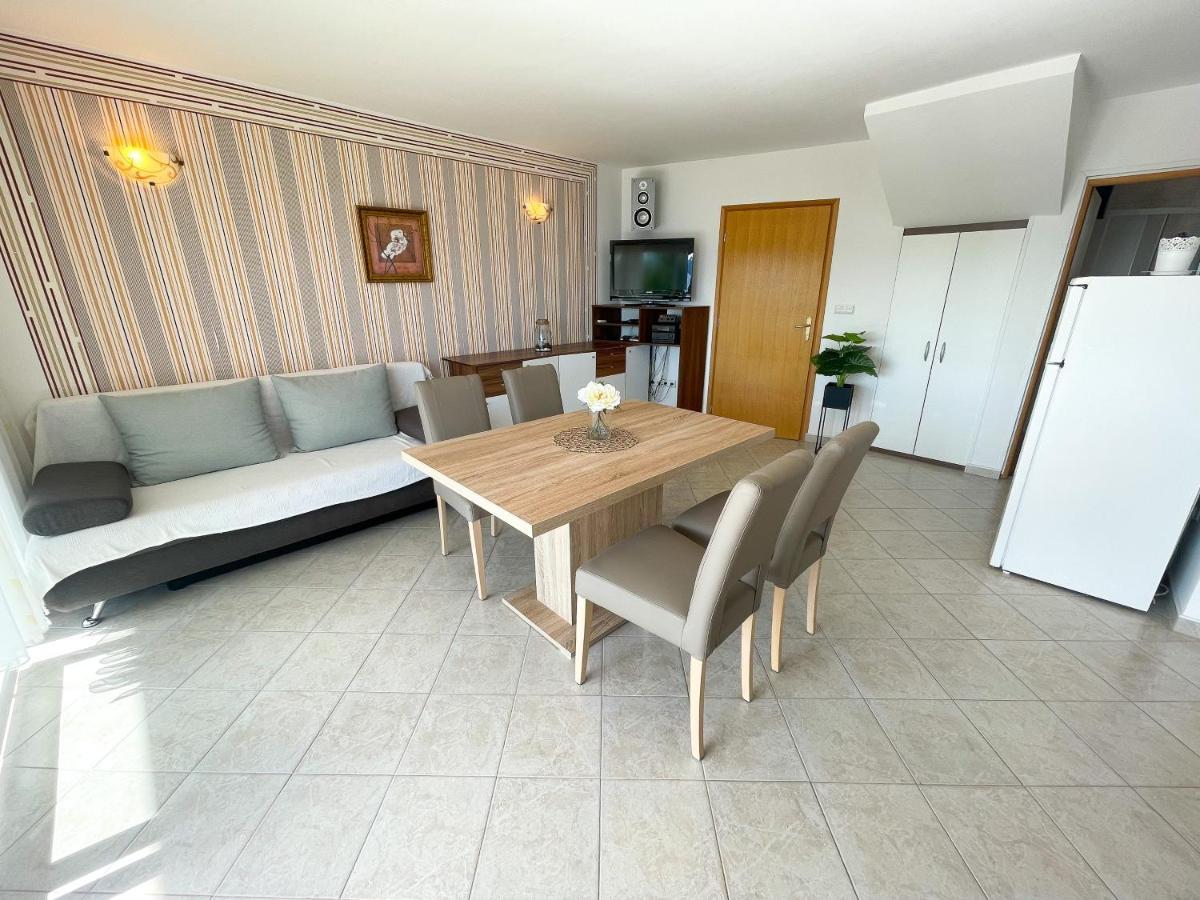Apartment Nika 1 Dramalj Eksteriør bilde